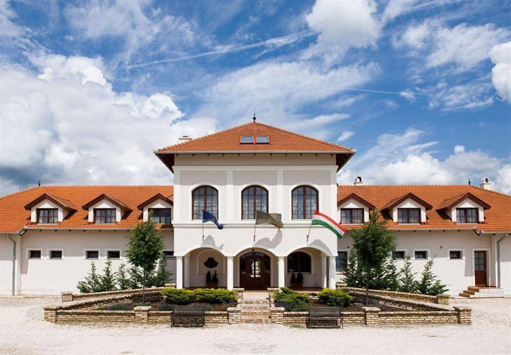 Bodrogi Kúria Wellness Hotel Inárcs Exteriör bild